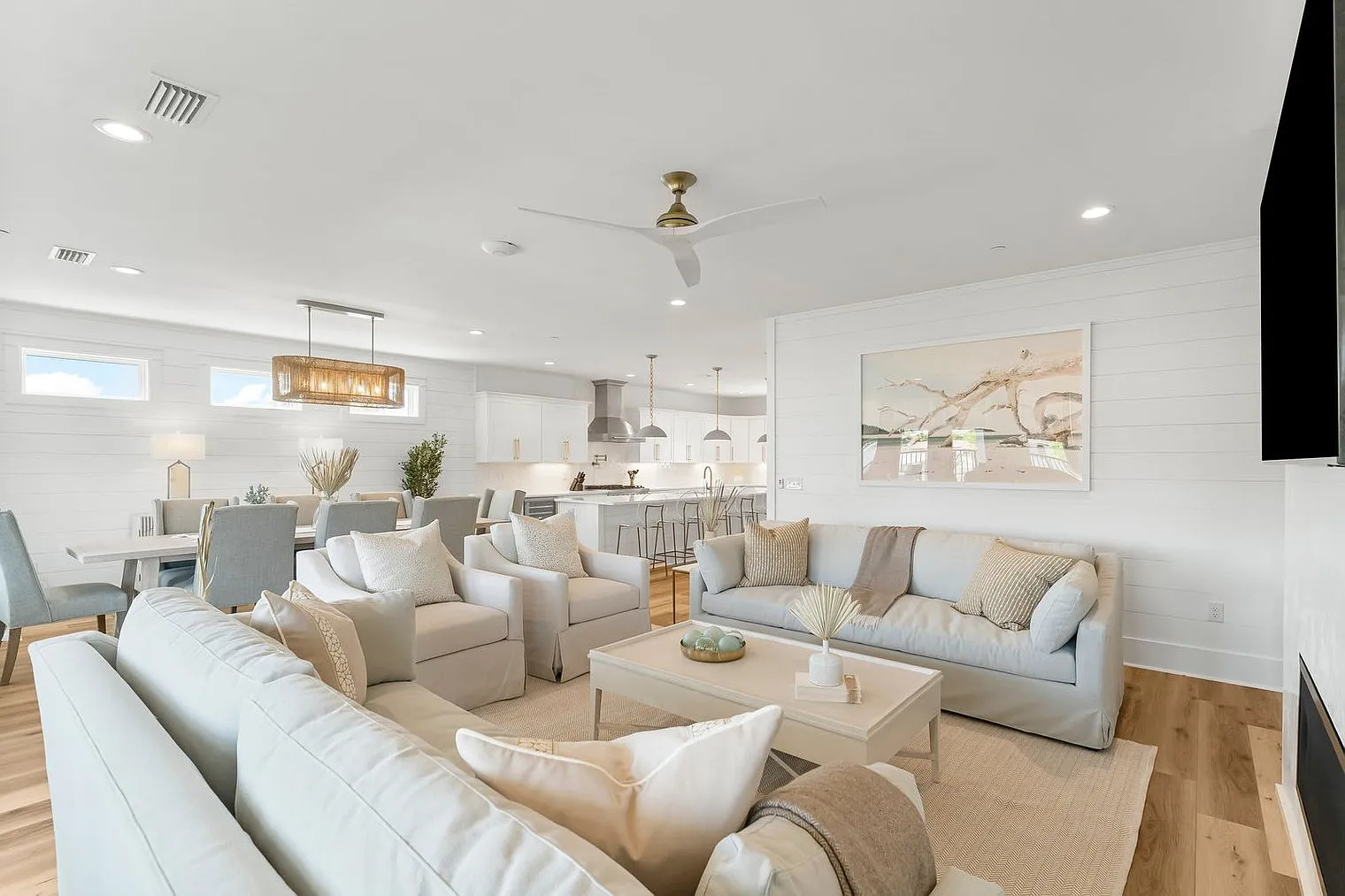 6 bed, 7.0 bath, 4499 sqft, $33,630 — Photo 1