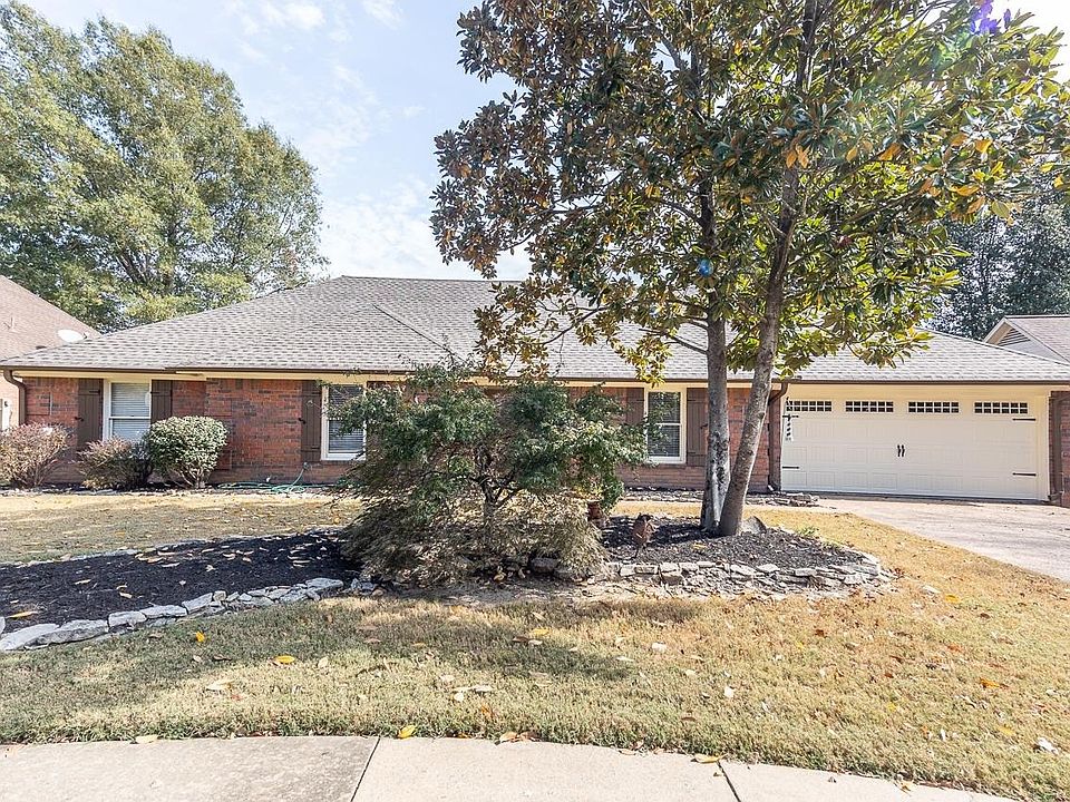 1st image of 382 Spruce Glen Dr