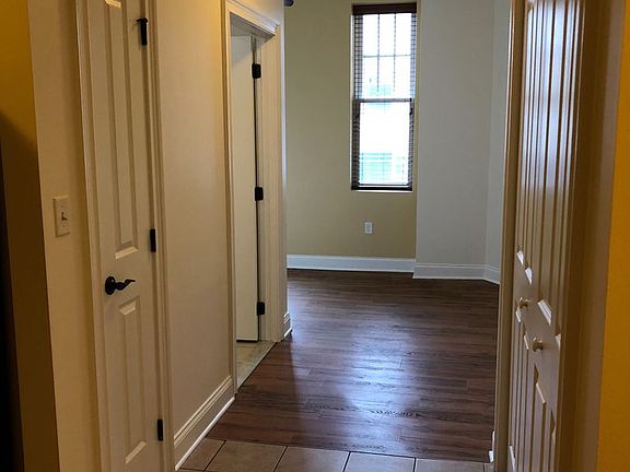 3rd image of 21 Bay St APT 403