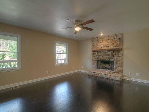 3rd image of 2523 Tamarack Dr #1820