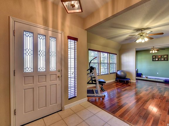 3rd image of 108 Horn Ct
