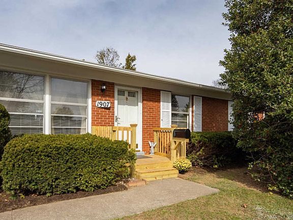 2nd image of 1907 Marietta Dr