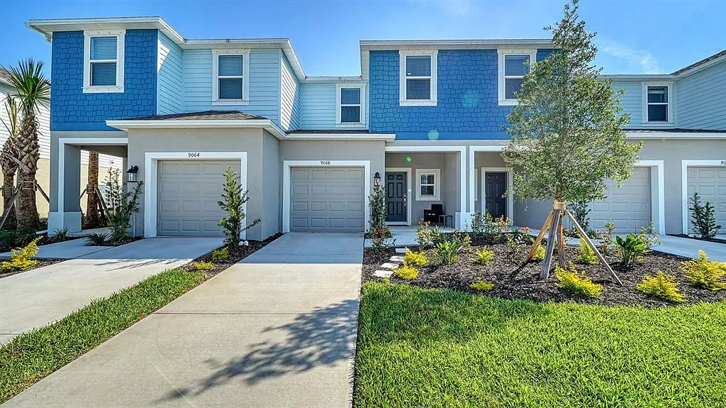 3 bed, 2.5 bath, 1417 sqft, $5,800 — Photo 2