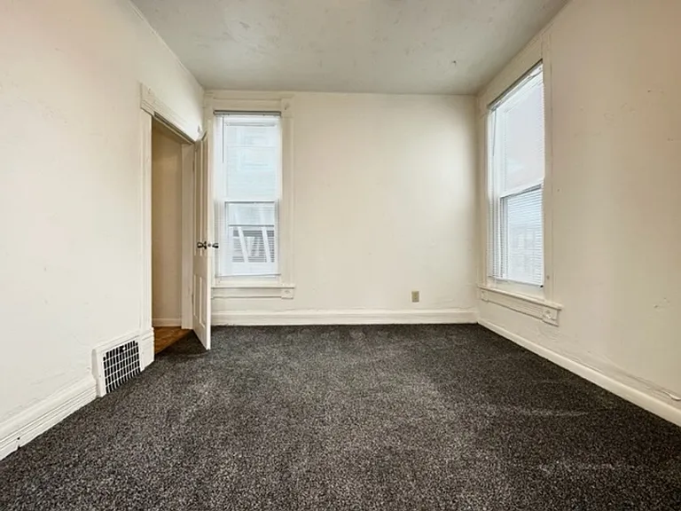 208 S Webster Ave — Photo 10