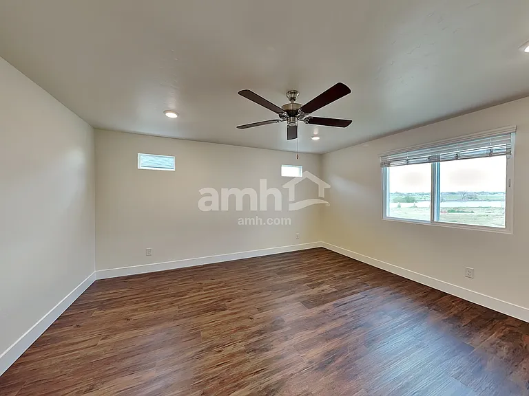 1052 S Woodsome Ave — Photo 8