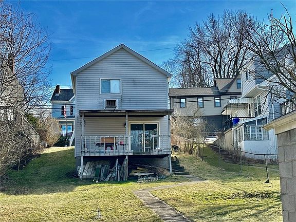 3rd image of 3170 McRoberts Rd