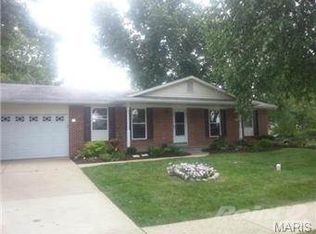 25 N Hillview Dr, Saint Peters, MO 63376