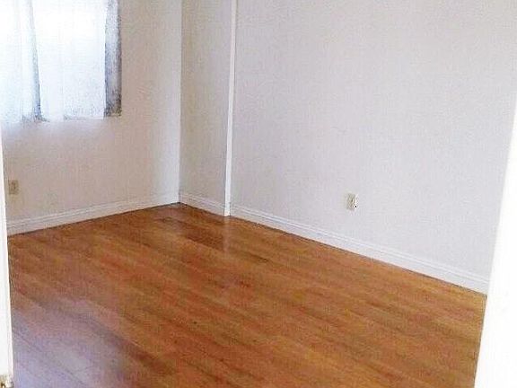 3rd image of 5209 Acacia St