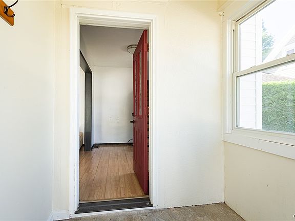 3rd image of 12 Wilna Ave