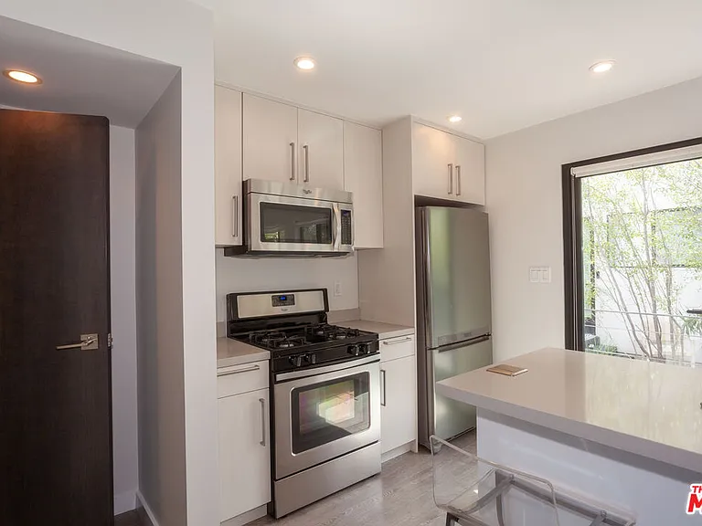 3015 Ocean Ave — Photo 8
