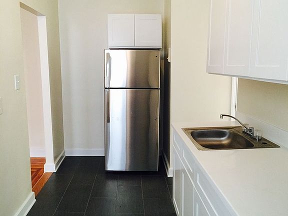 4th image of 2539 44th St APT 26