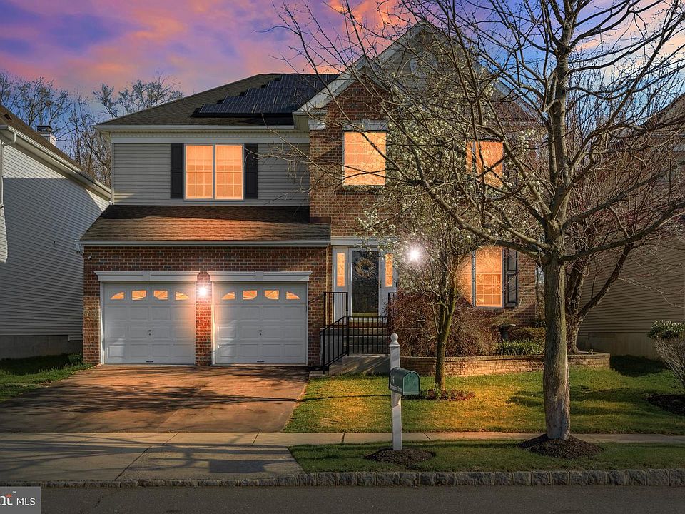 1st image of 24 Devonshire Dr