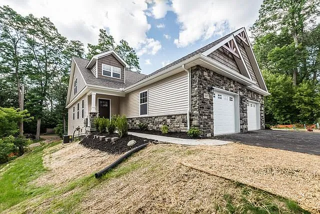 5883 Scenic Bluff Dr — Photo 2