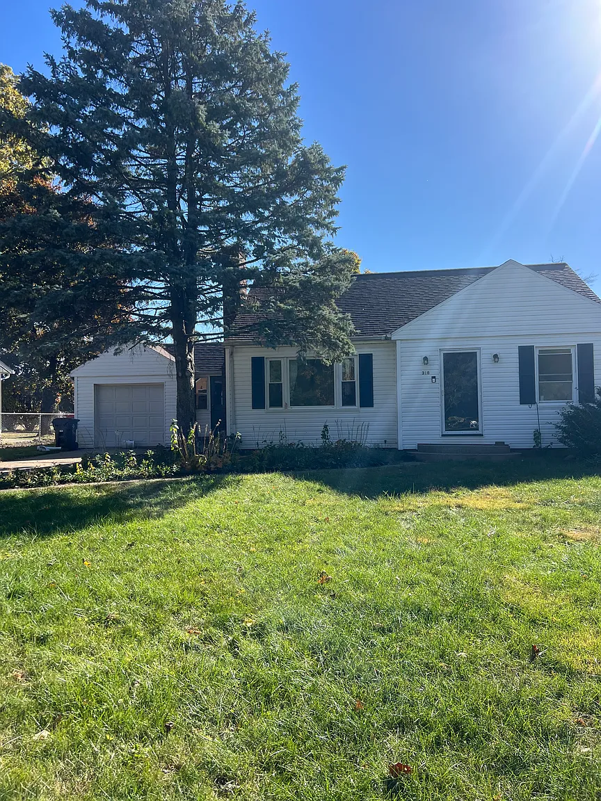 318 W Clara Ave photo 1
