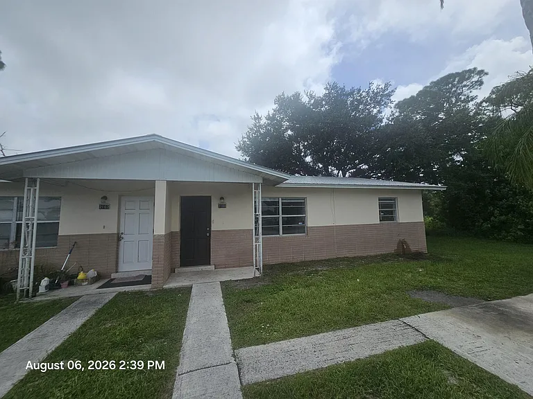 2572 Seneca Ave — Photo 16
