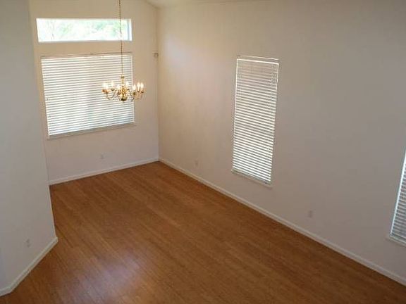 4th image of 271 De Bord Dr