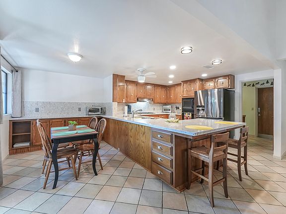 3rd image of 2900 S Fulgham Street