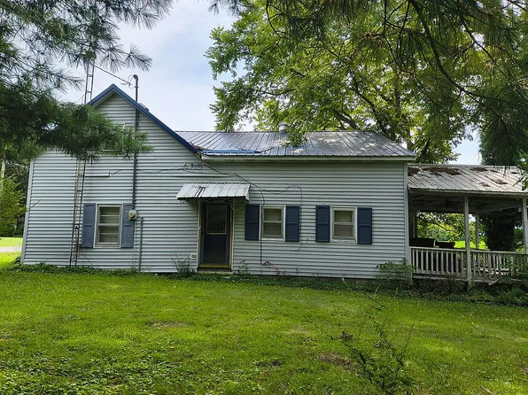 211 E Main St, Willow Hill, IL 62480