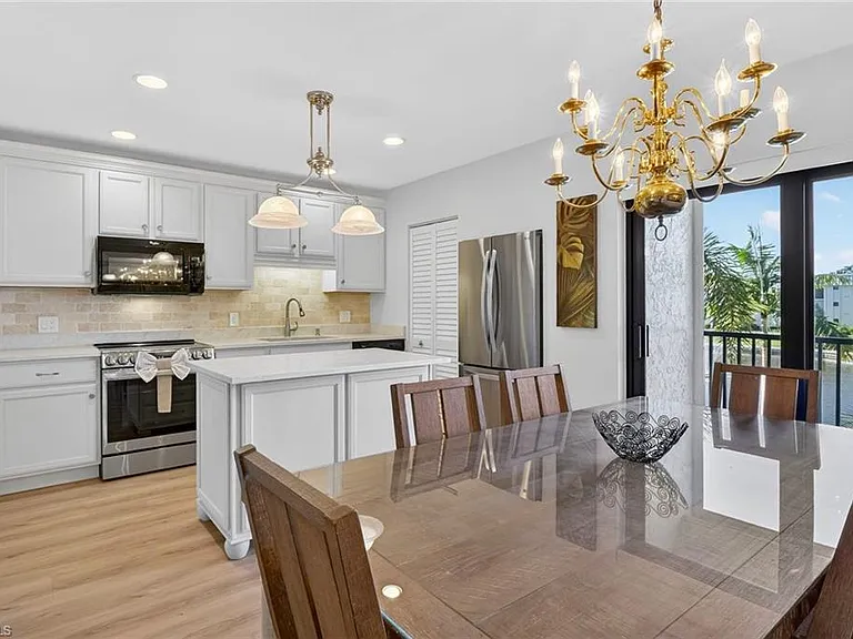 788 Park Shore Dr #B22 — Photo 11