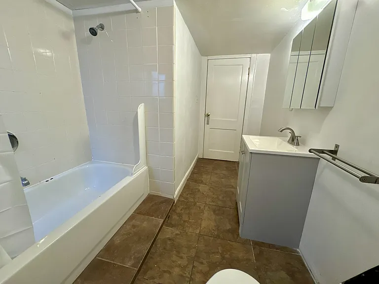 BATHROOM 1