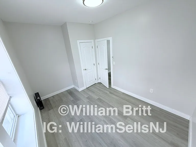 332 61st St #B4 — Photo 14