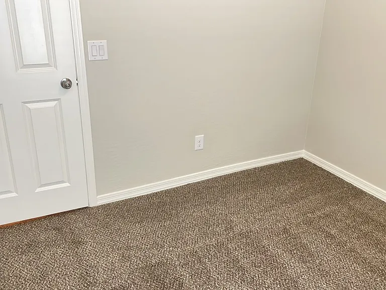 194 E Watson Pl — Photo 8