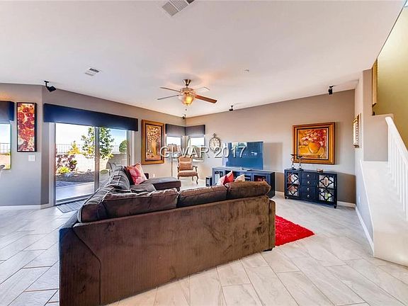 5th image of 832 Tarbet Ave