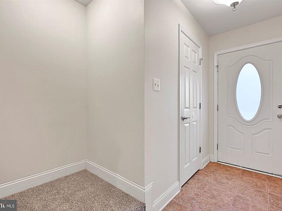4th image of 345 W Chestnut St #18