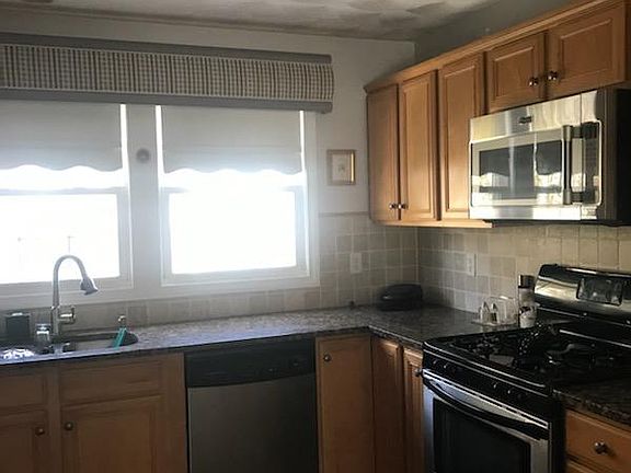 5th image of 881 Greenwich Ave #14