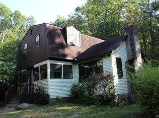 3 Blue Flag Ln, Godeffroy, NY 12729