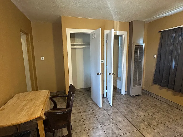 705 N Date St #6 — Photo 4