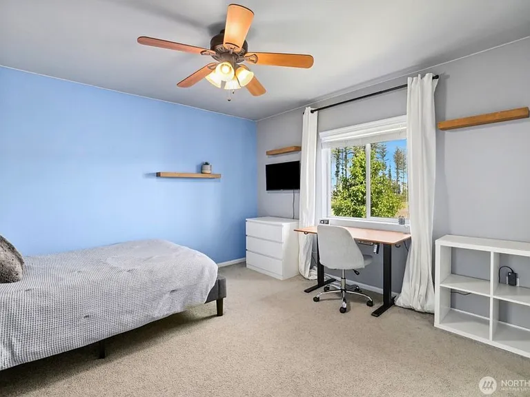 3221 Hanna Dr NE — Photo 10