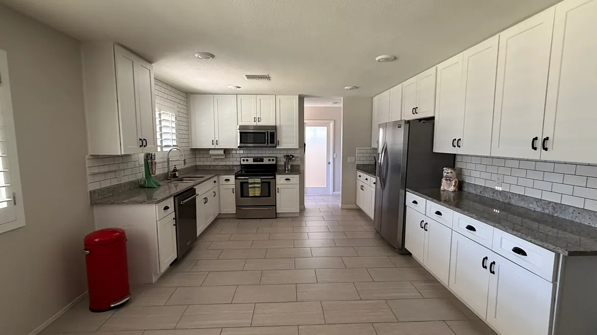 3 bed, 2051 sqft, $3,500 — Photo 3