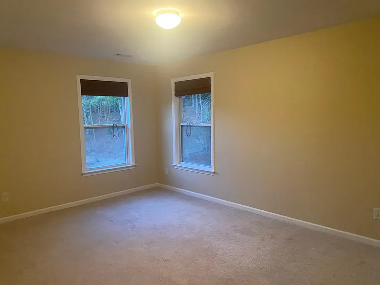 345 Southgate Dr — Photo 14