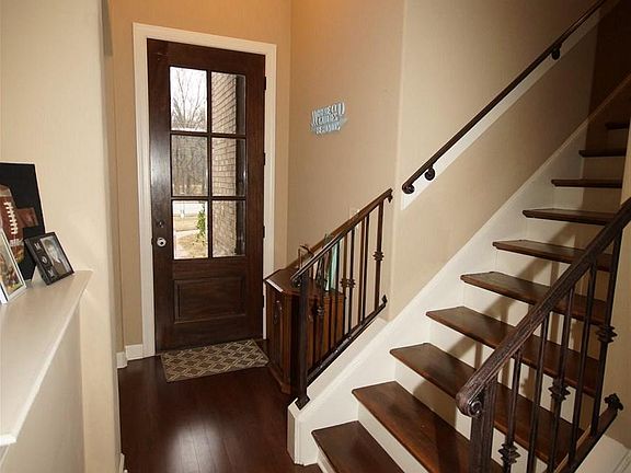 3rd image of 365 Riverdale Dr