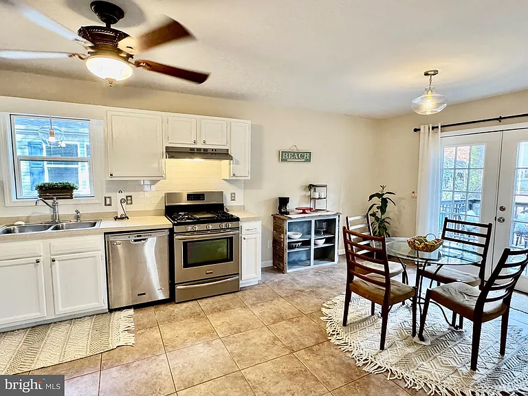 24322 Canal Dr — Photo 3