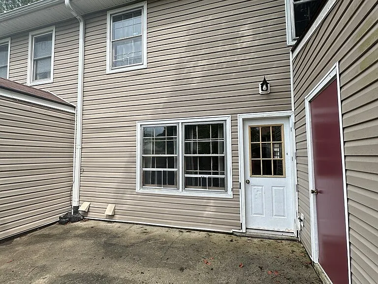 109 Palace Cir — Photo 12