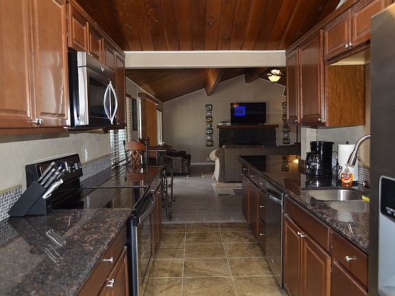 2nd image of 2853 Bayview Ln