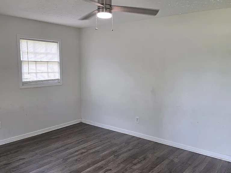 4059 Keating Dr — Photo 2