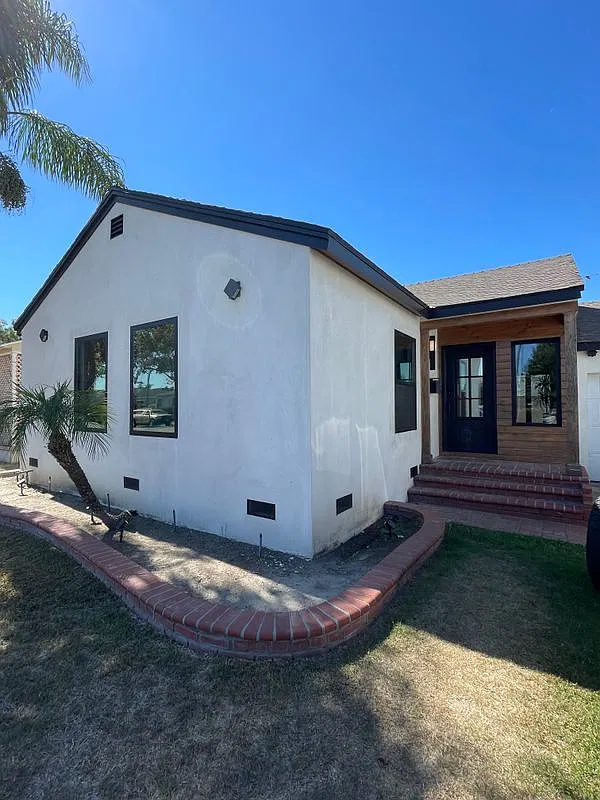 3 bed, 1.0 bath, 1026 sqft, $4,400 — Photo 1