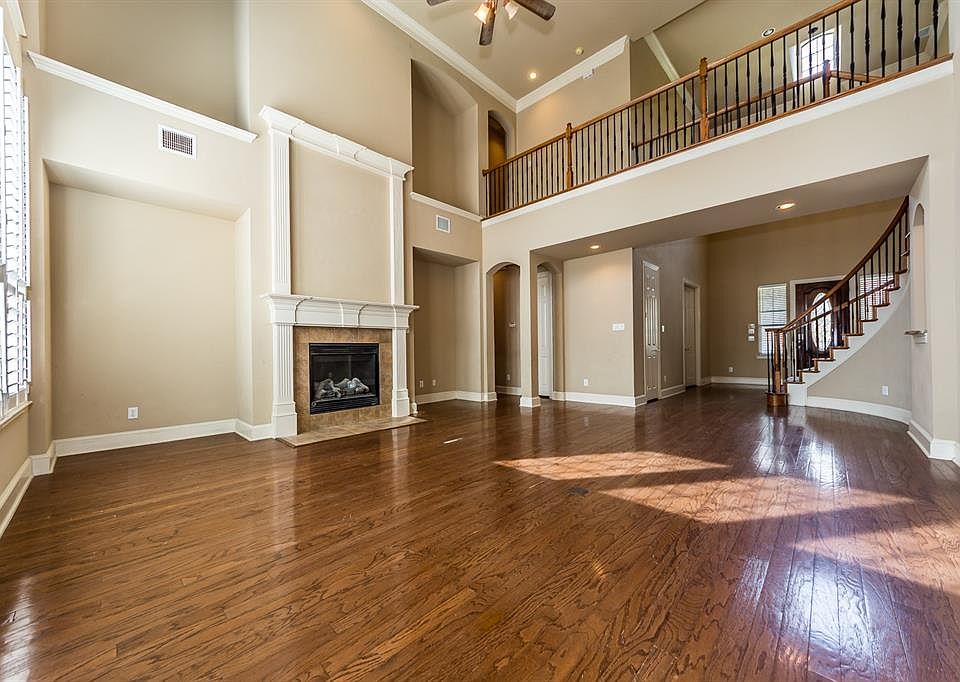 1st image of 15127 Springwood Dr