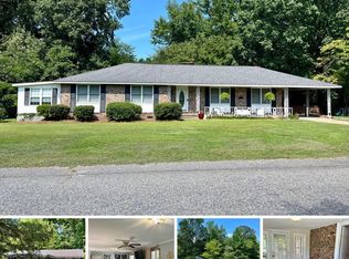 645 Woodside Dr, Manning, SC 29102