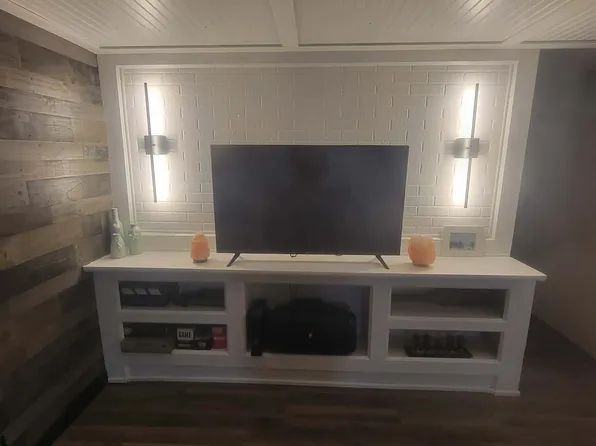 728 N Crystal Ln, Mears, MI 49436