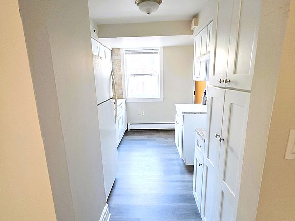 4th image of 1640 W Jarvis Ave #G