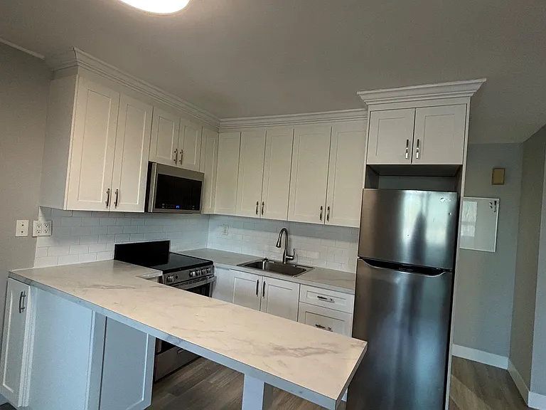 253 Augusta Ave #3 — Photo 2
