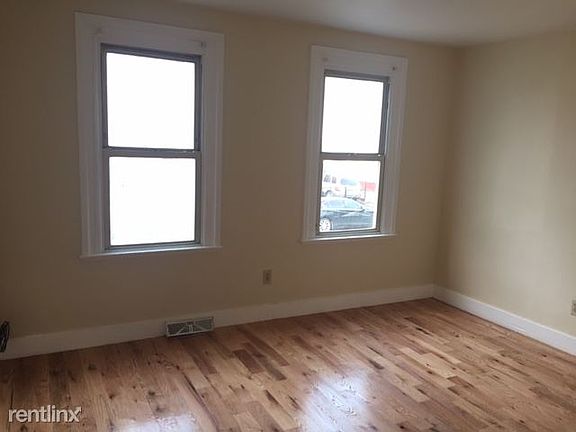 2nd image of 27 Stevens St Fl 1