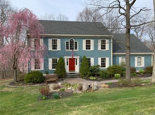 24 Cobblestone Dr, Hamden, CT 06518