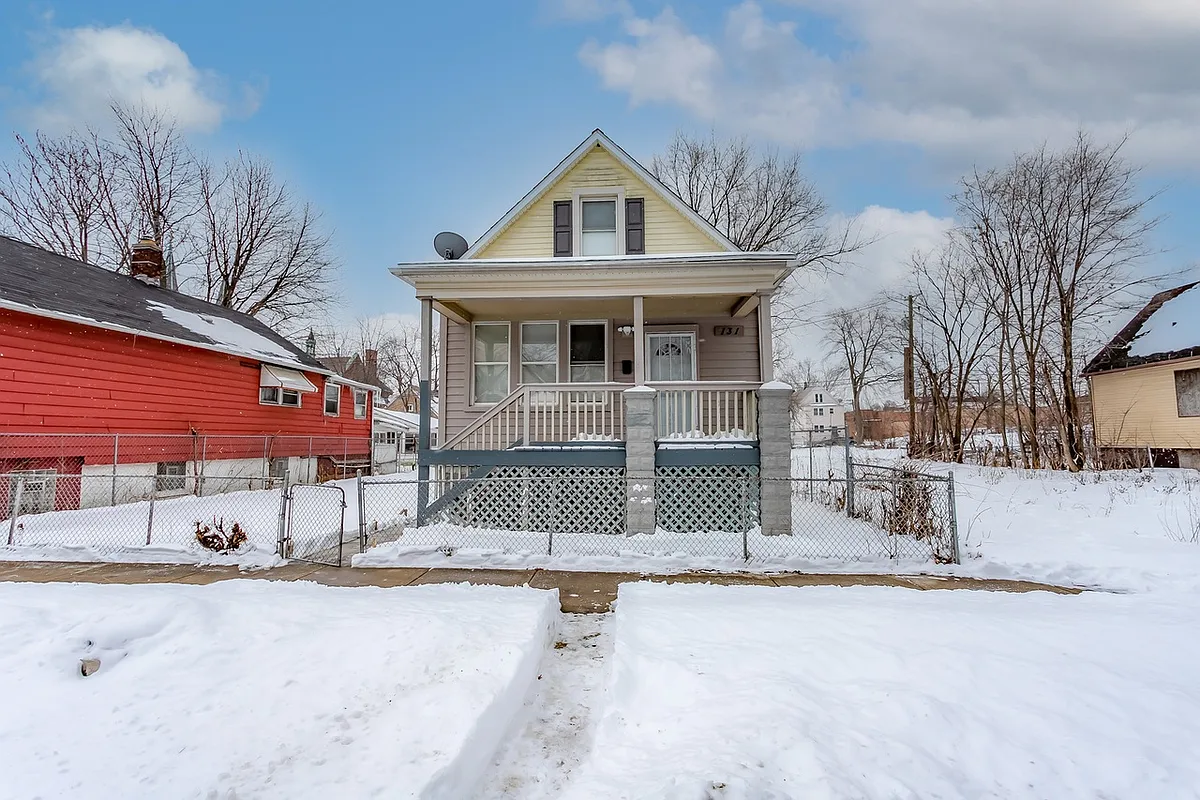 Building Photo - 131 E 117th St