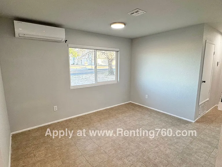 7330 Dumosa Ave — Photo 7