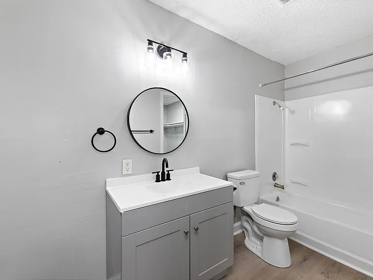 Meadowood Apartments — Photo 11
